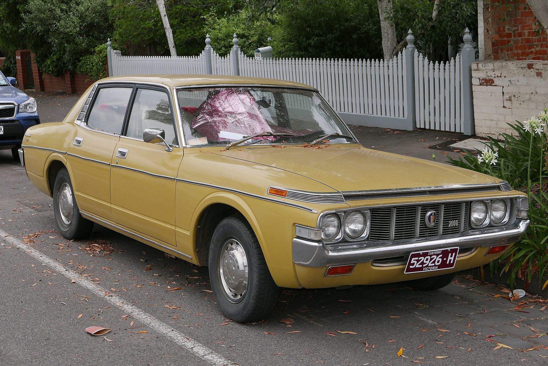 1973-1975_Toyota_Crown_(MS65)_SE_sedan_(2015-12-07)_01.jpg