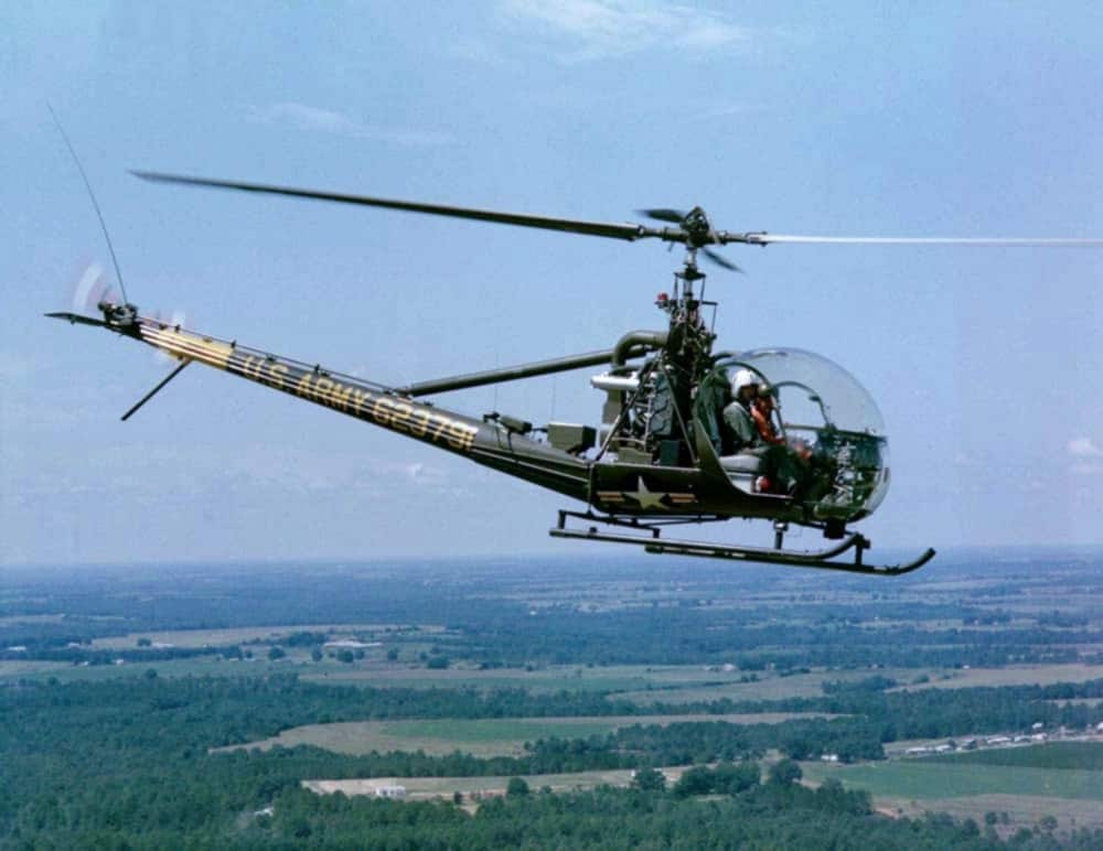 A-U.S.-Army-Hiller-OH-23G-Raven-helicopter-in-flight..jpg