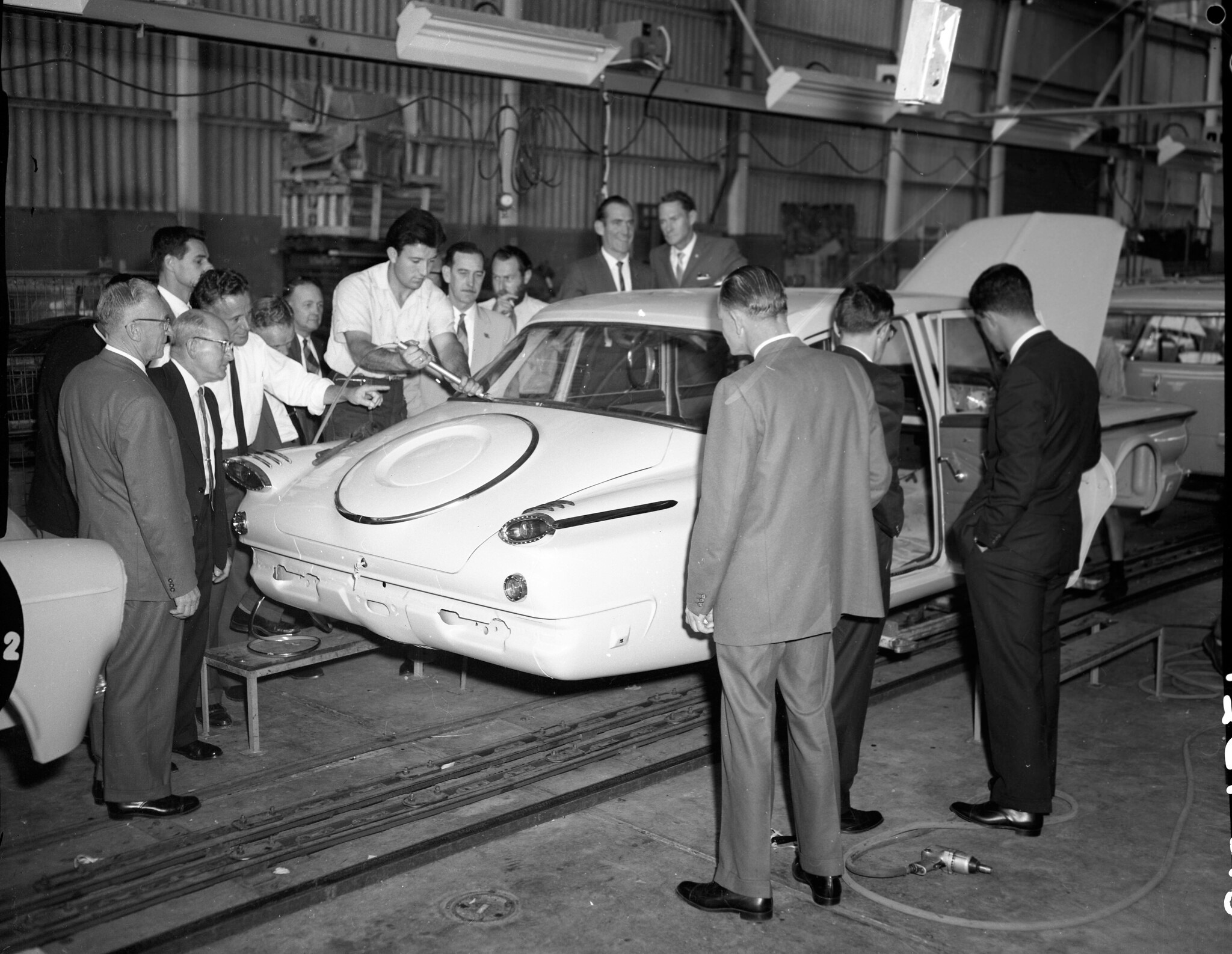 Chrysler Australia R series production 1961.jpg