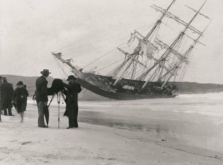 Clipper Hereward on Maroubra Beach 1898.jpg