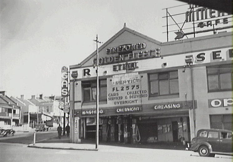 Golden Fleece Service Station, Bayswater Road, Kings Cross 1940.jpg