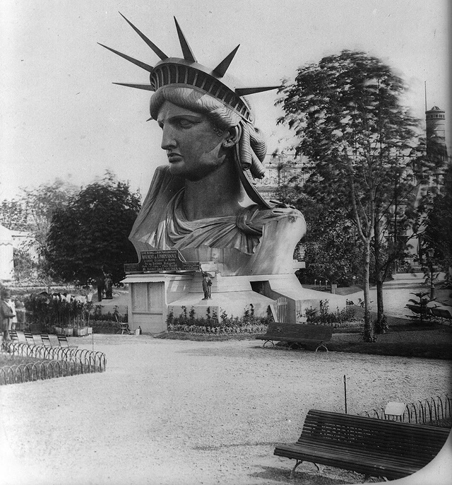 Her head at the Paris World's Fair 1878.jpg