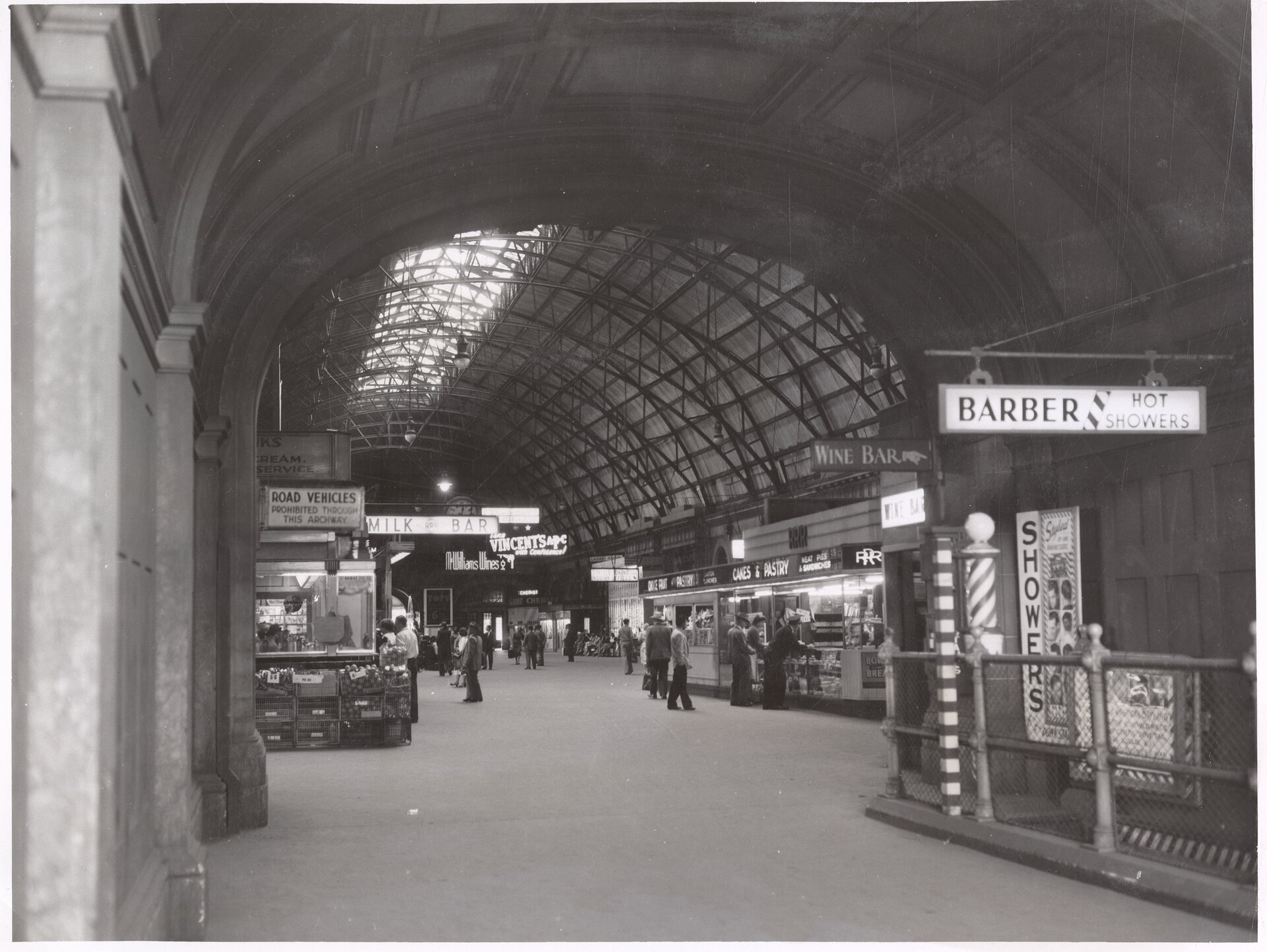 Main Concourse at Central Station 1958 Sydney Terminal.jpg