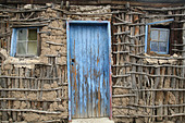 mud-stick-hut-lubombo-swaziland-africa-b5e6tg.jpg