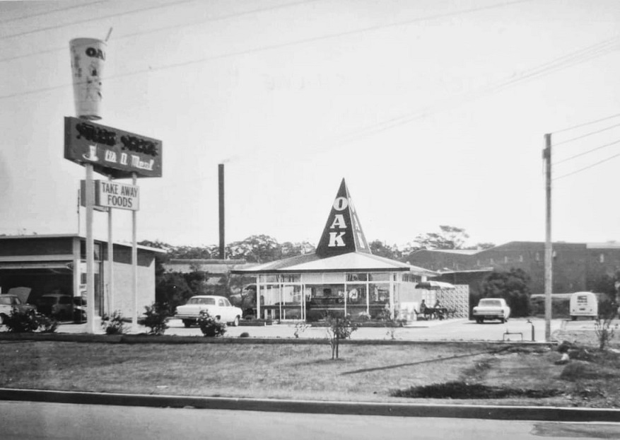 Oak Park Ave Kotara NSW 1970s.jpg