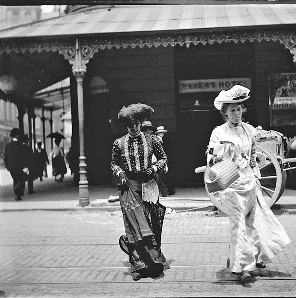 Pitt and King Sts Syd c1900.jpg