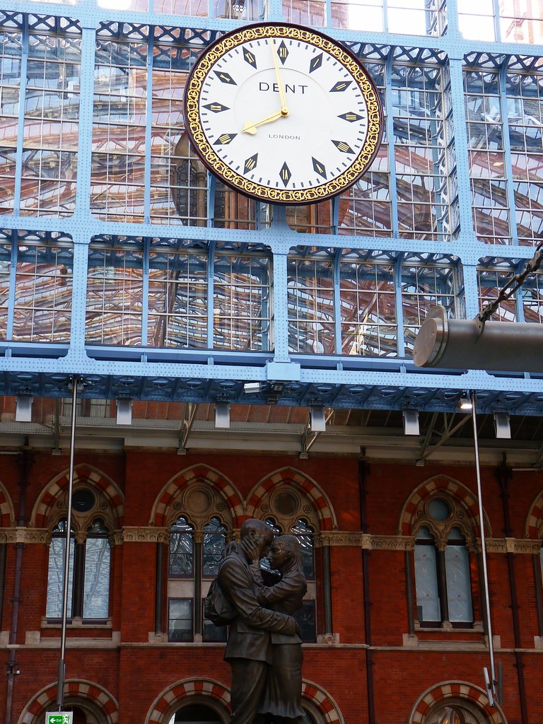 St Pancras meeting point.jpg