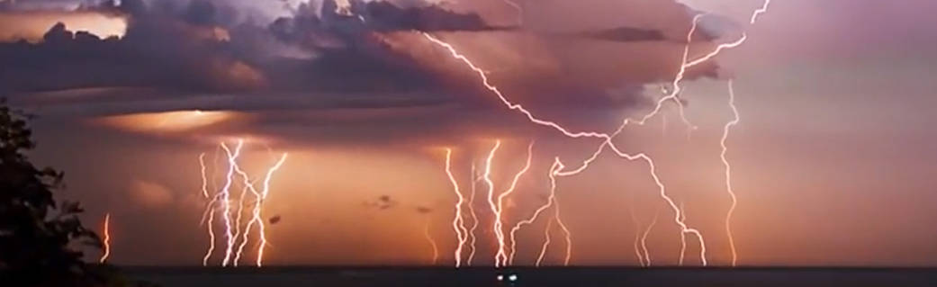 The Catatumbo Lightning in Lake Maracaibo, Venezuela.jpg