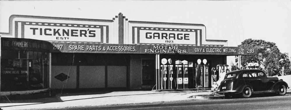 Tickner's Garage opposite the Caringbah Hotel, Caringbah c 1956.jpg