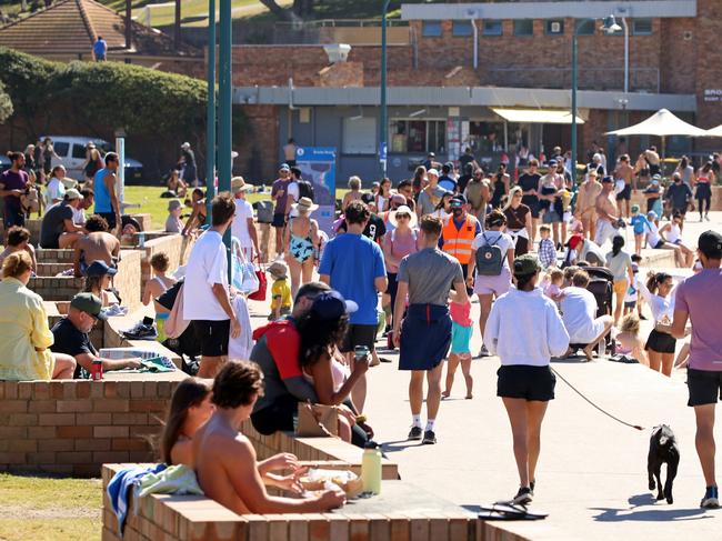 Warm weather brought crowds of people to Bronte Beach.jpeg