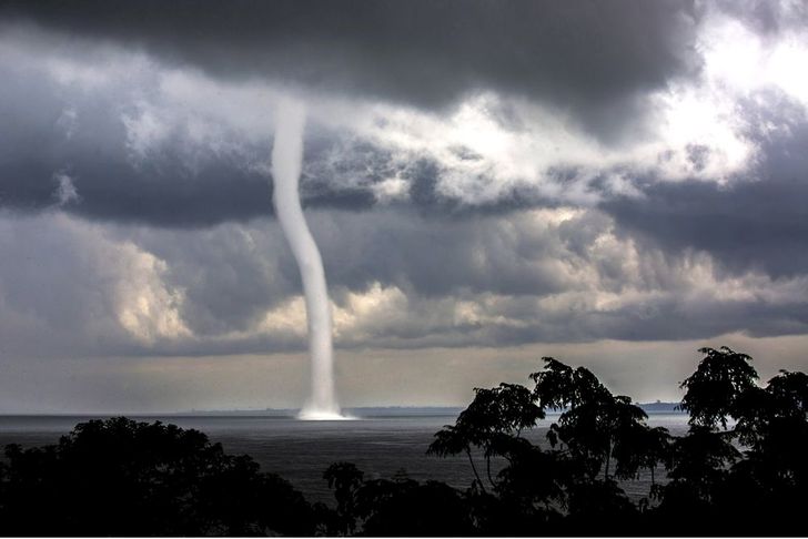 Waterspout on Lake Victoria, Uganda.jpg
