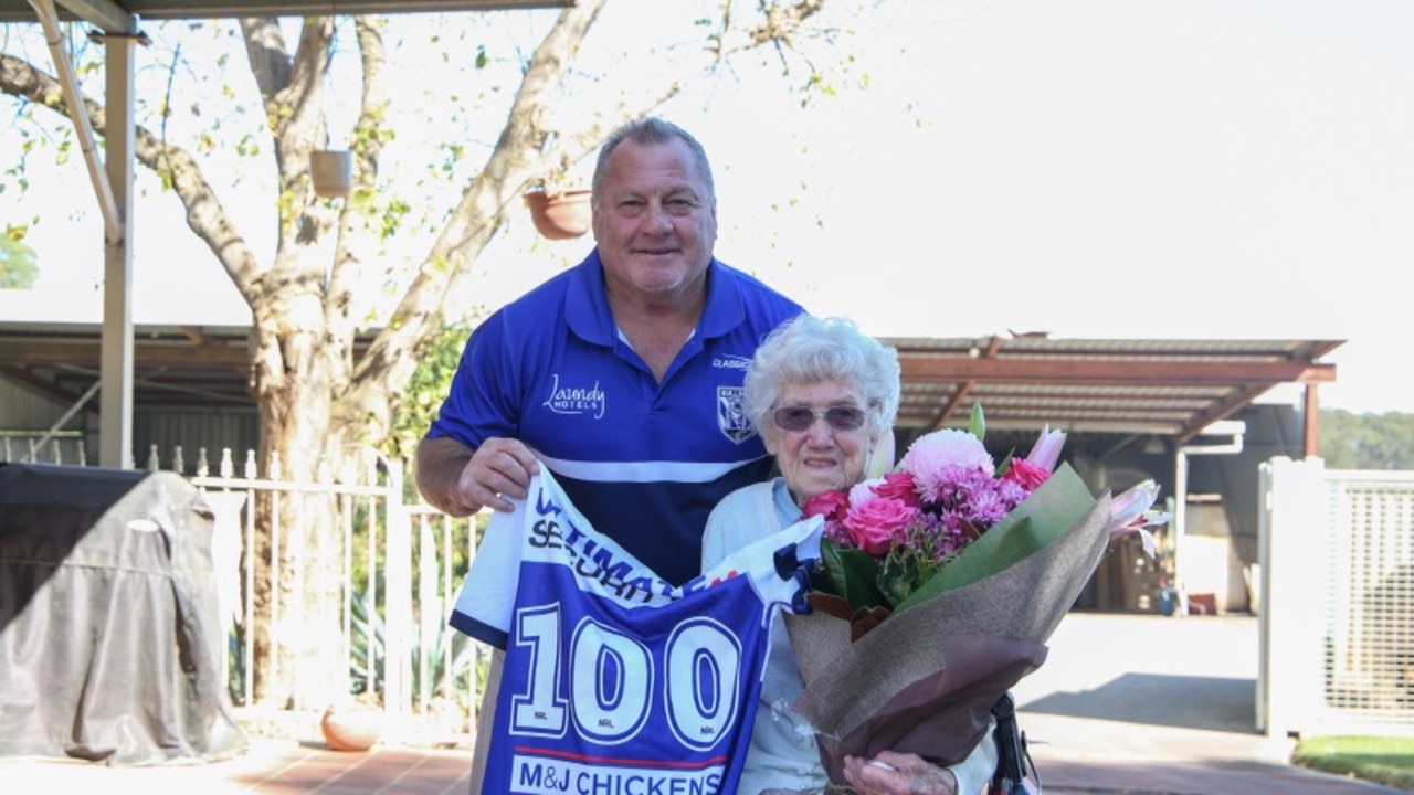 Terry Lamb with the Bulldogs’ oldest fan, 100-year-old Thelma Fitzgerald.
