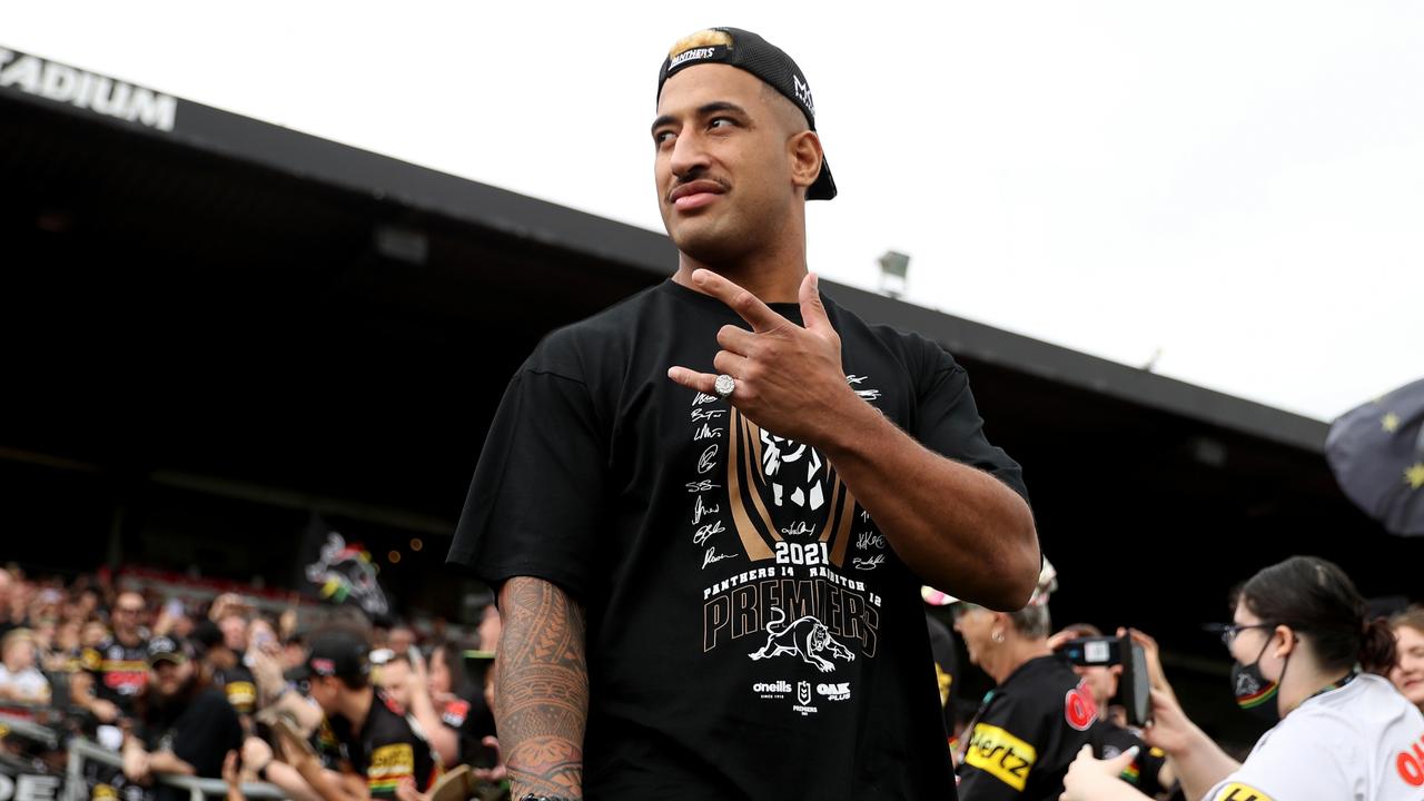 Viliame Kikau will play another season at Penrith before moving to the Bulldogs.